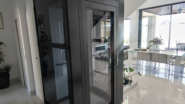 Técnico de ascensores y puertas de garaje