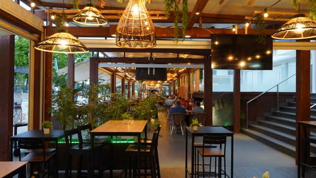 Camarero/a y Relaciones Públicas