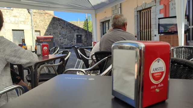 Camarero/a y Ayudante/a de Cocina