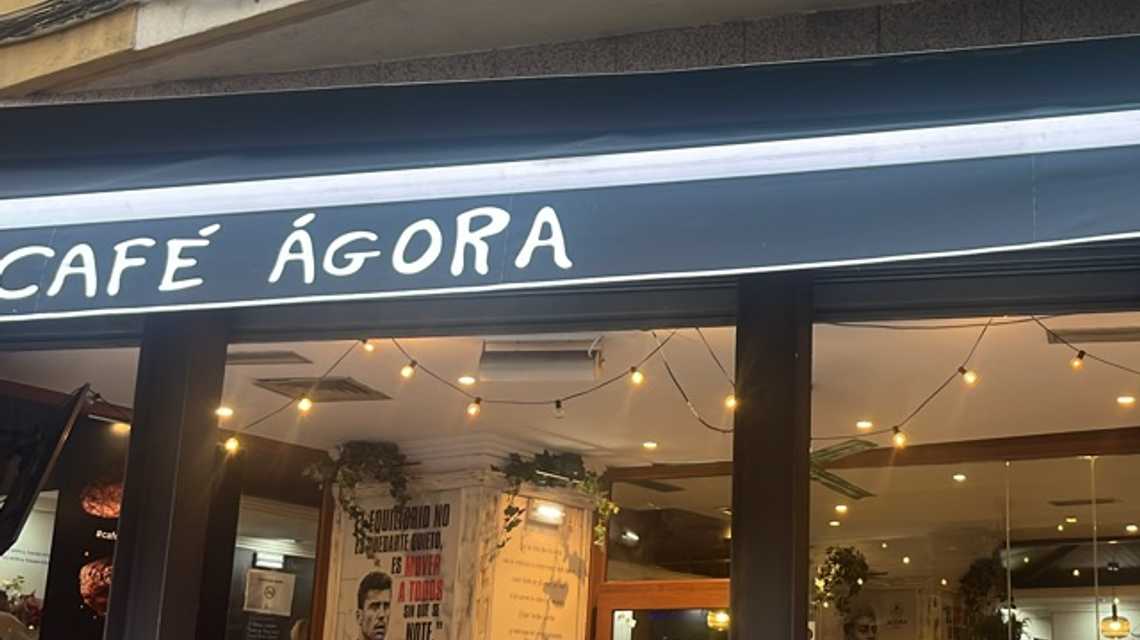 Café Ágora y  Entreversos                     Verso canalla sl cover image