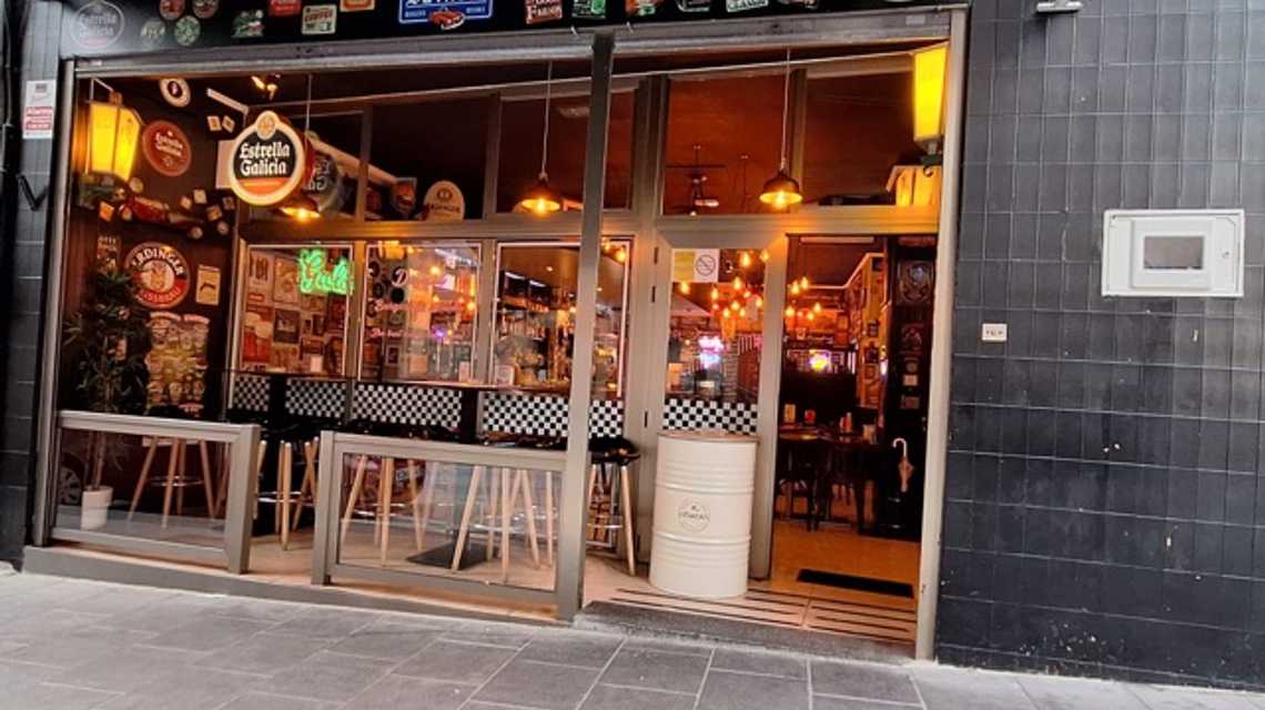 Detroit Burgers & Drinks cover image