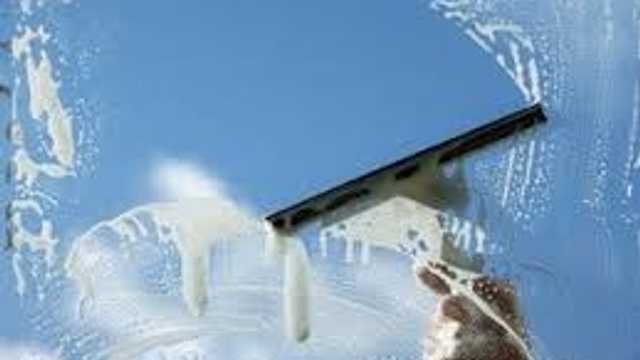 LIMPIADOR DE CRISTALES Y SUPERFICIES COMERCIALES. 30H