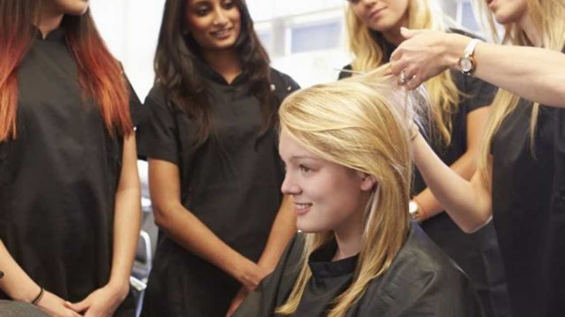 Carisma escuela superior de peluqueria y estetica cover image