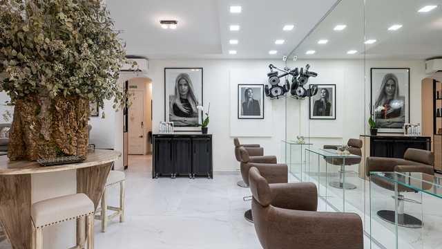 Peluquero/a Estilista, Maquillador/a y Colorista con Experiencia