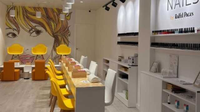 Manicurista Técnica Uñas Acrílicas