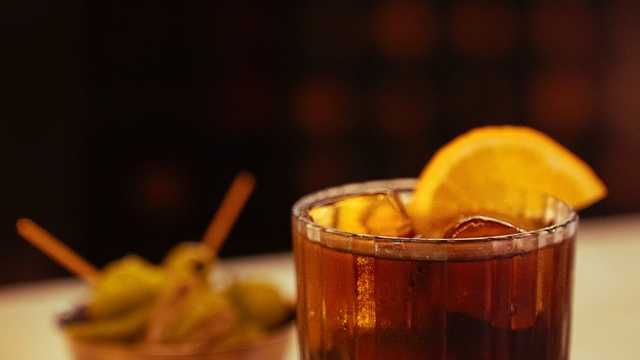 Camarero/a y Coctelero/a