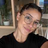 Izabella Cristiny D. avatar icon