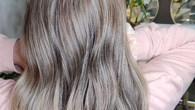 Oficial de Peluquería