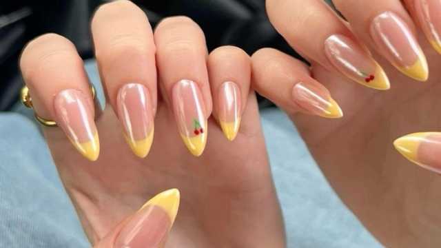 Especialista en peluquería y uñas