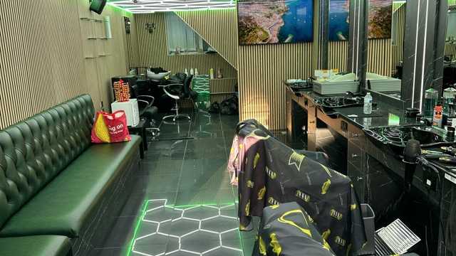 Barber / Hairdresser