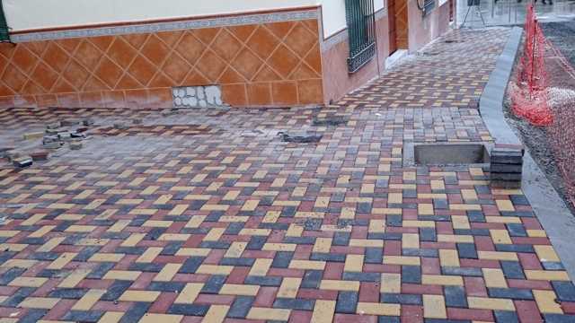 Oficial de primera/ Obra civil