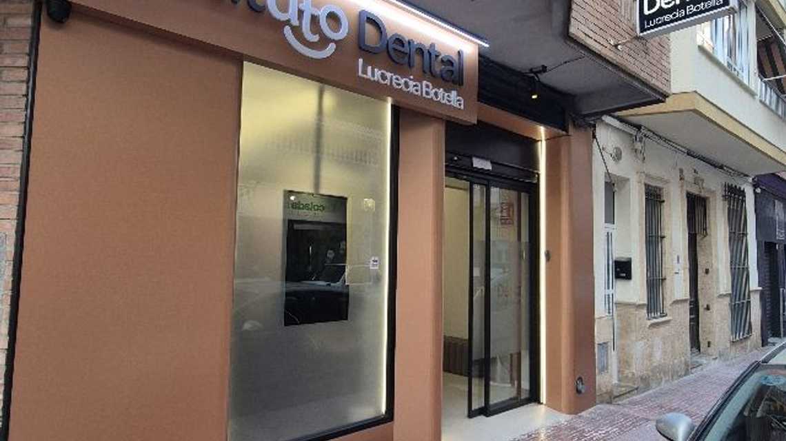 Instituto Dental Lucrecia Botella cover image