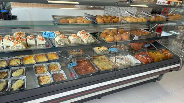 Cocinero o ayudante de cocina con experiencia en arroces