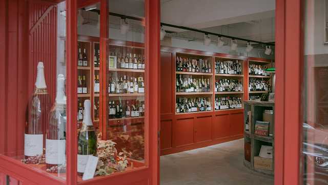 Sumiller para barra de vinos y apoyo en tienda