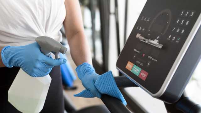 LIMPIEZA EN CENTRO DEPORTIVO