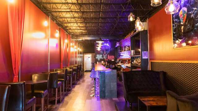 Manager – Luxe Lounge