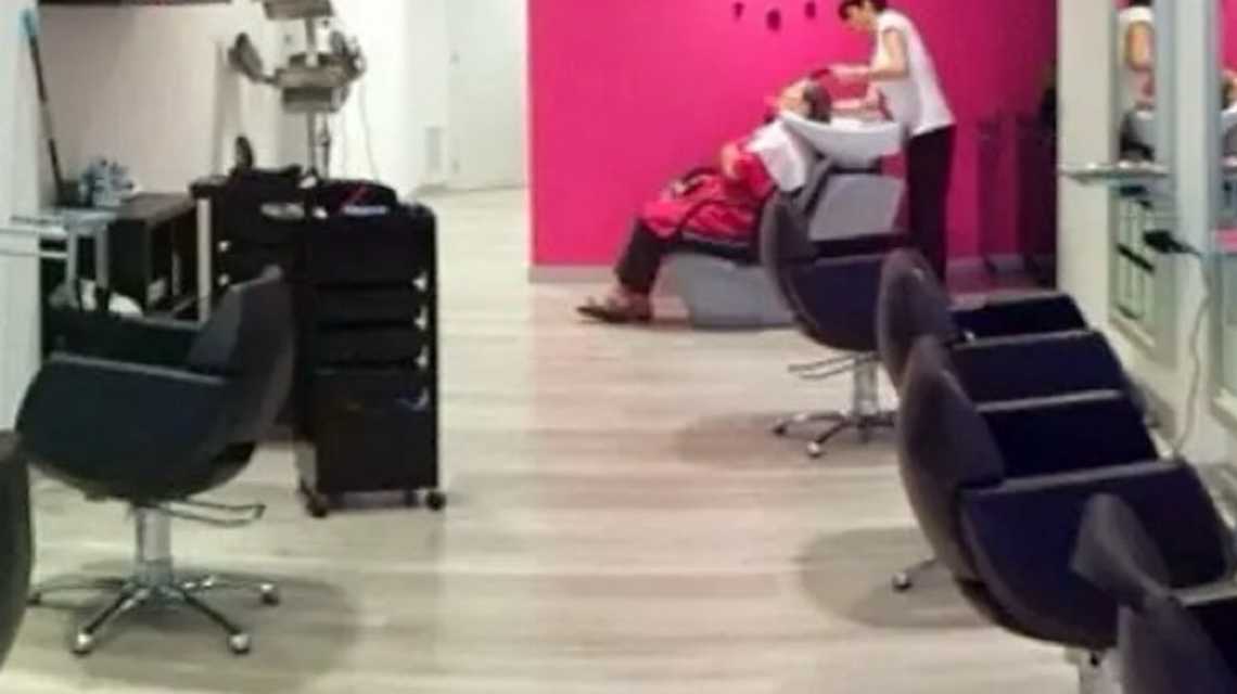 Ester Ràfols  Perruquers cover image