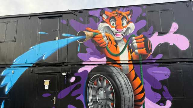 Tyre fitter