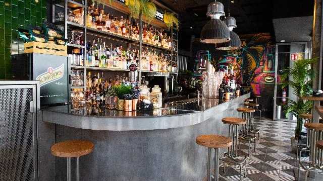 Barman / Barmaid
