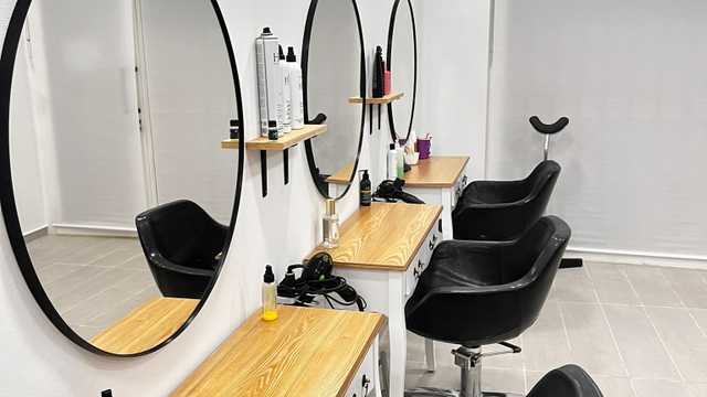 Oficial de Peluquería