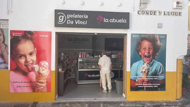 Dependiente/a