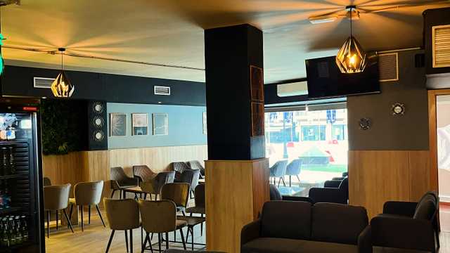 Ayudante de Camarero/a