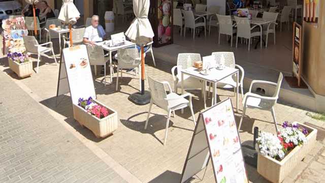 Camarero/a y Ayudante/a de Cocina