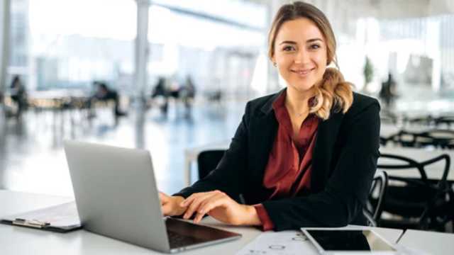 ADJUNTO/A DE DIRECCION Y RESPONSABLE DE RRHH