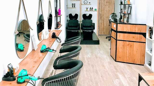 Oficial de Peluquería