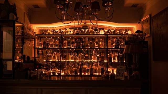 HEAD BARTENDER