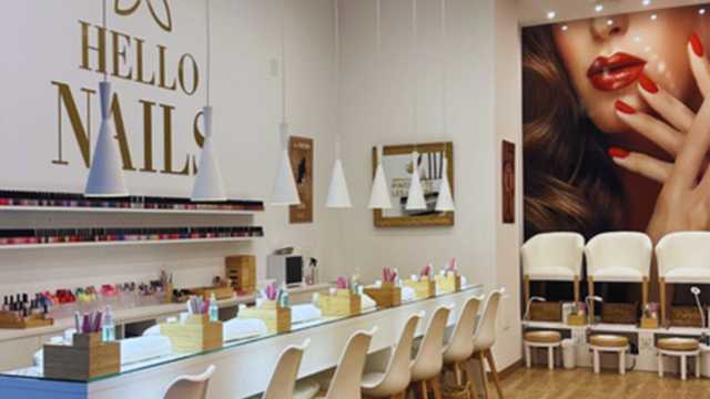 Técnica Manicurista próxima apertura Hello Nails