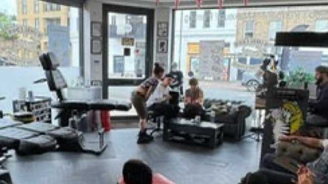 Atención y piercing.