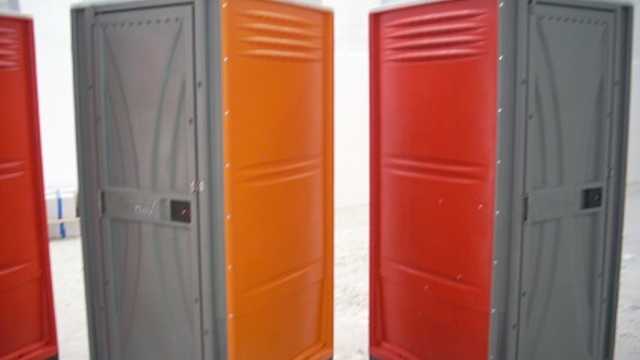 OPERARIO DE LIMPIEZA PARA BAÑOS PORTATILES