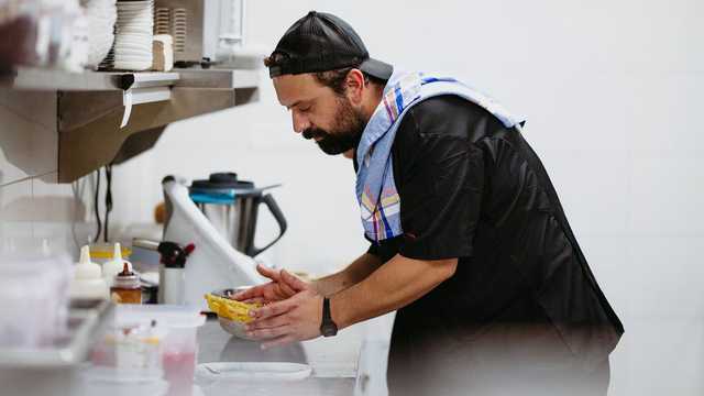 Cocinero/a y Ayudante/a de Cocina