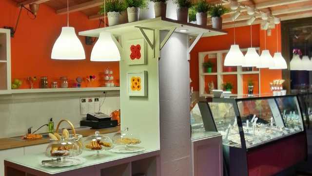 Personal para atención al público en heladería