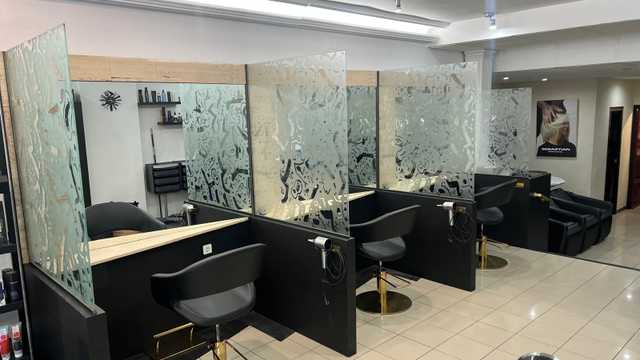 ESTILISTA PELUQUERA OFICIAL 1ª