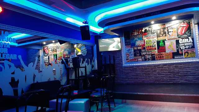 Camarero/a, manejo bandeja, barra.