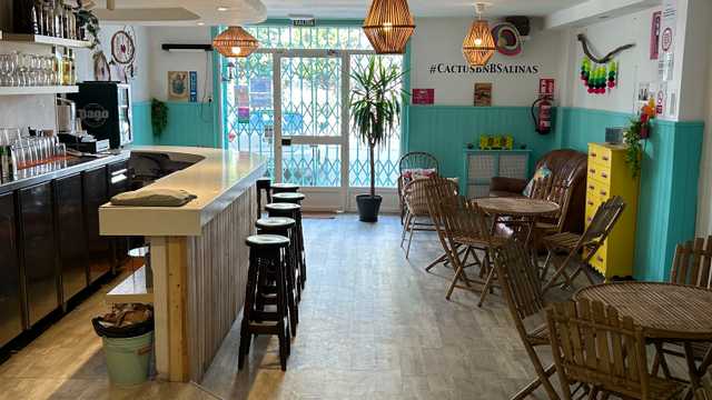 Camarero/a y Recepcionista