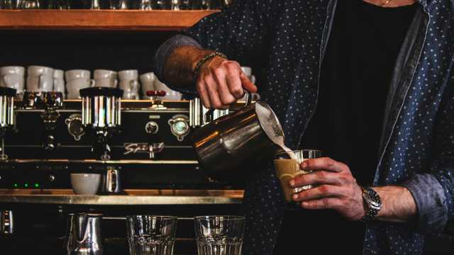 🔎 Buscamos Camareros/as con formación en Barismo ☕