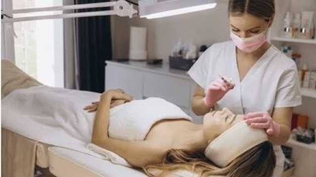 Esteticista/encargada de Clínica Estetica