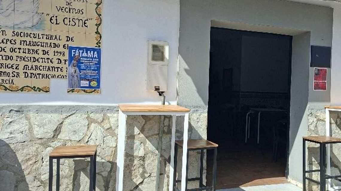 Restaurante - Bar "AA.VV. El Cisne" cover image