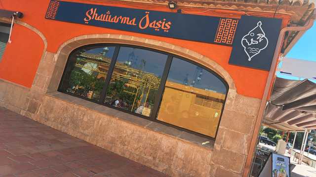 Camarero/a y Ayudante/a de Cocina