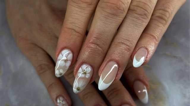 Nail Technician part-time and full-time