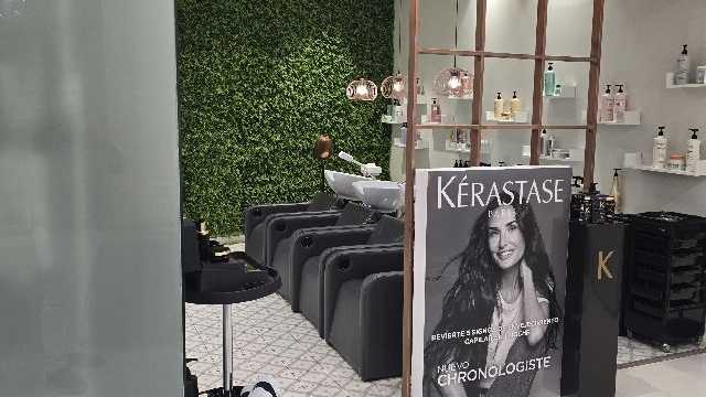 Oficial de peluqueria mujer