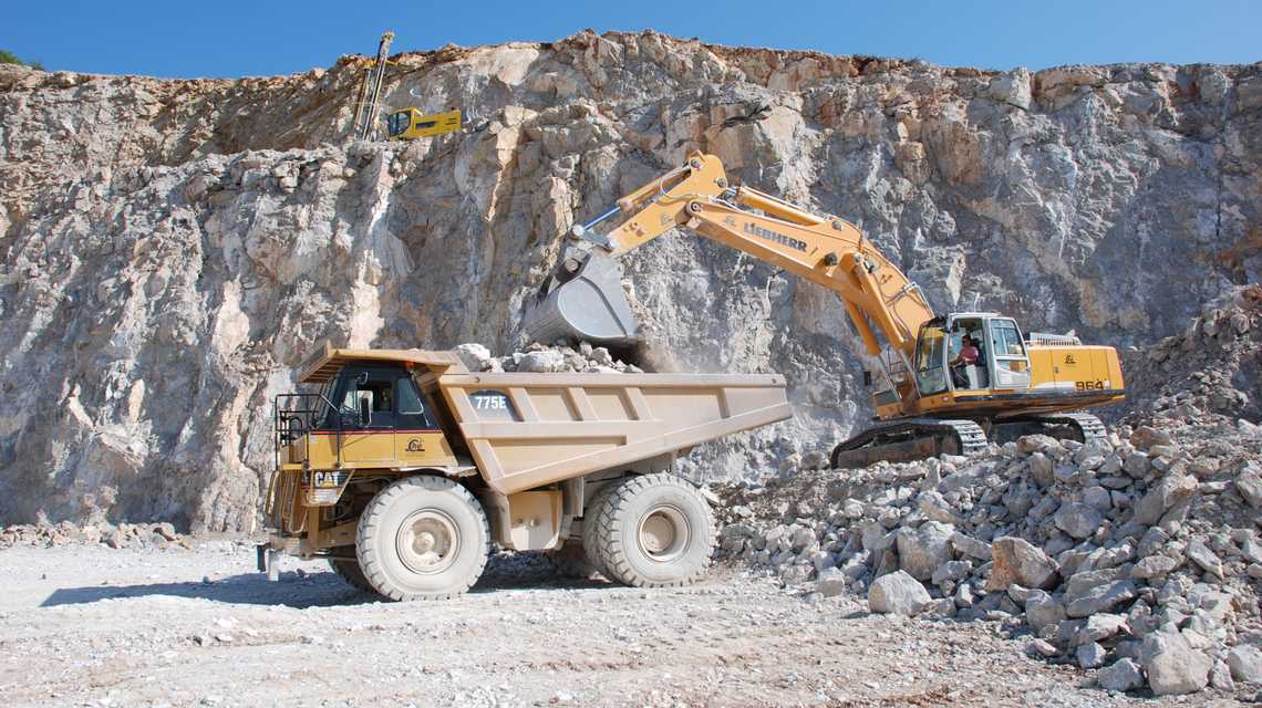 Excavacions Che cover image