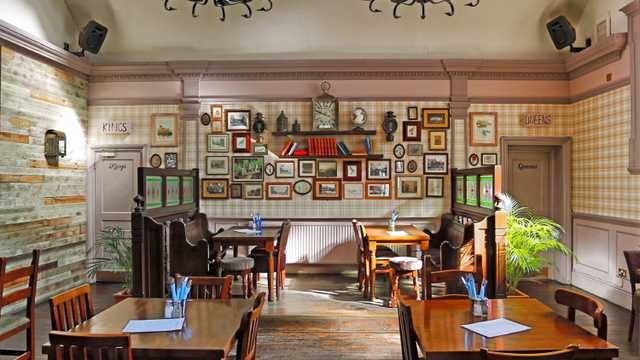 kitchen porter and chef's assistant