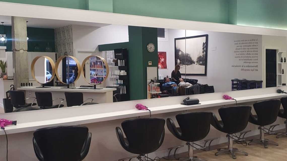  PELUQUEROS cover image