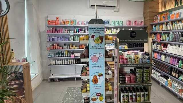 Dependienta tienda Cosmética Natural