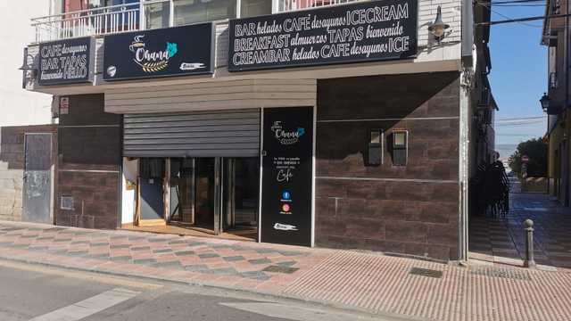 Camarero/a y Ayudante/a de Cocina