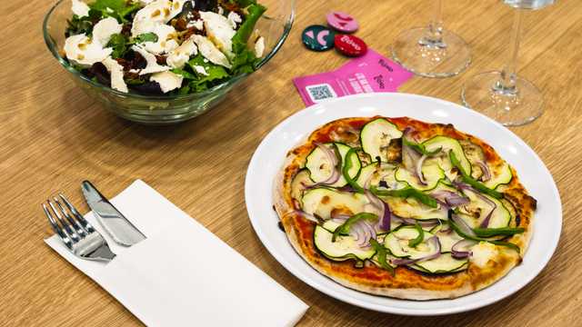 Camarero/a comedor y barra 30h partido (Zabalgana)